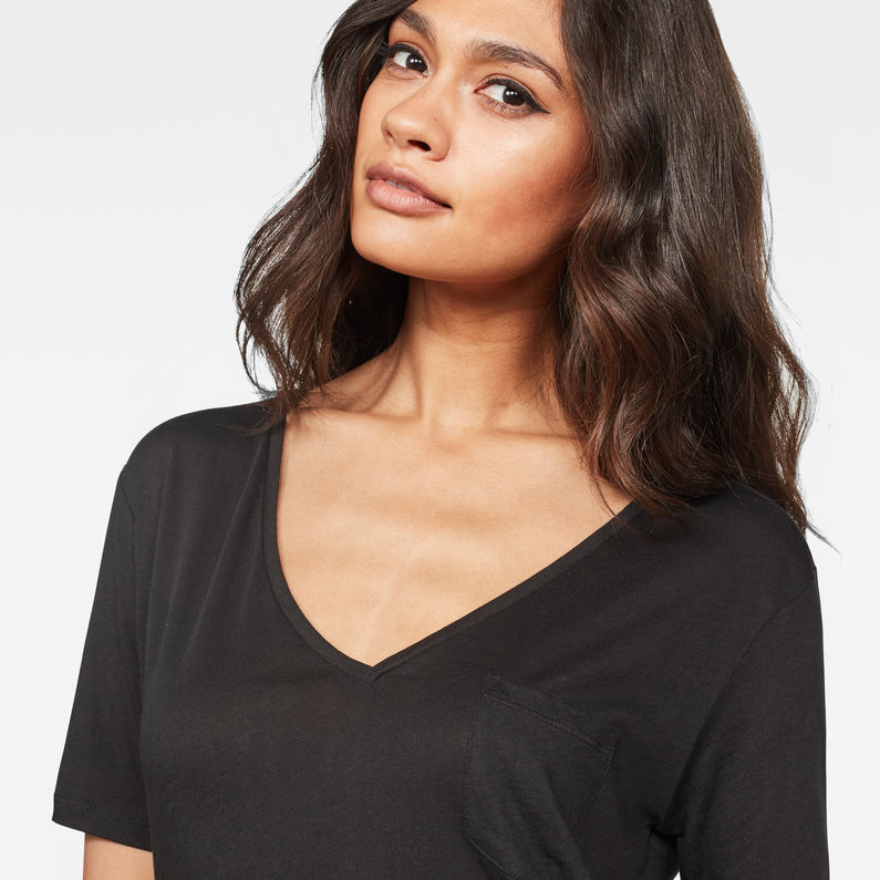 G-Star RAW® Raw Correct Ovvela Straight Deep-V 1/2-Sleeve T-Shirt Black detail shot