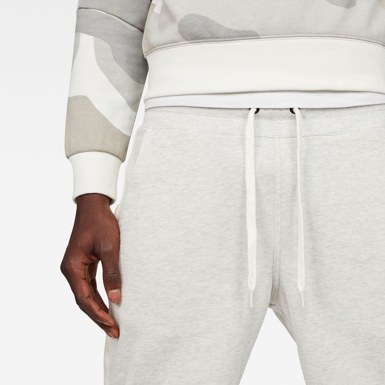 G-STAR® Core Stripe Loose Sweatshorts White detail shot