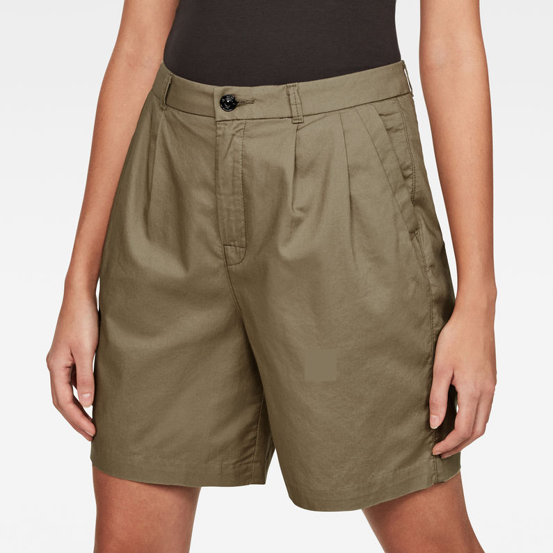 G-Star RAW® Bronson High Waist Loose Pleated Bermuda Shorts Grün detail shot buckle