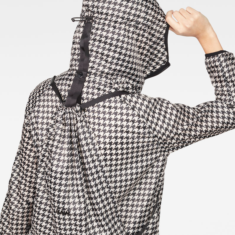 G-Star RAW® Strett Hooded Parka + Gym-Bag White detail shot