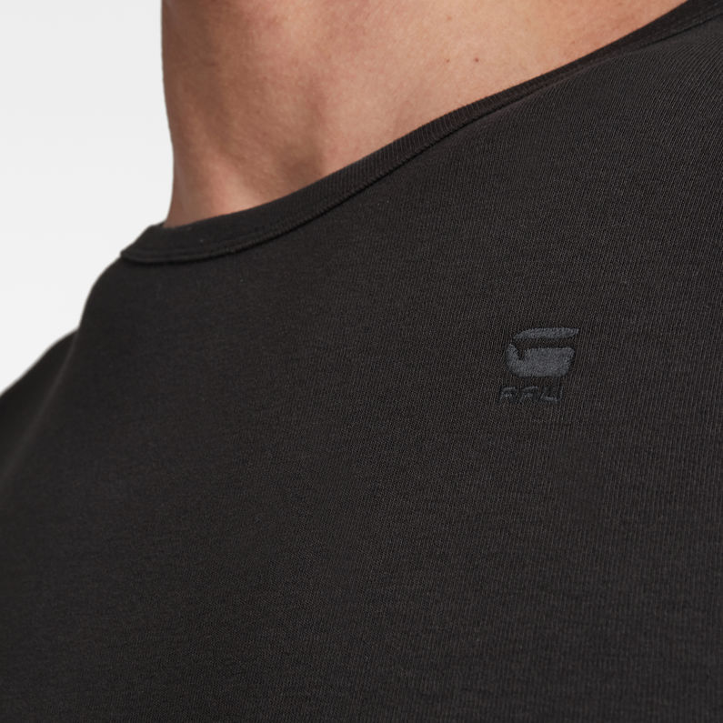 G-Star RAW® Basic Round Neck Long Sleeve T-Shirt Black detail shot