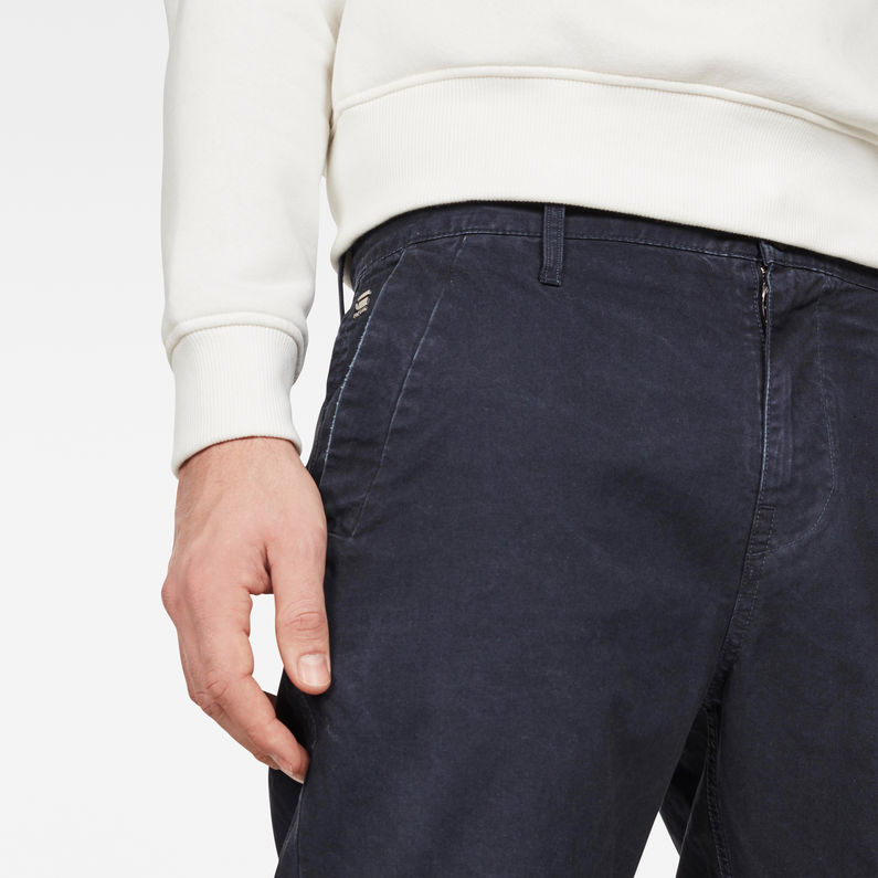 G-STAR® Bronson Straight Tapered Chino Dunkelblau detail shot