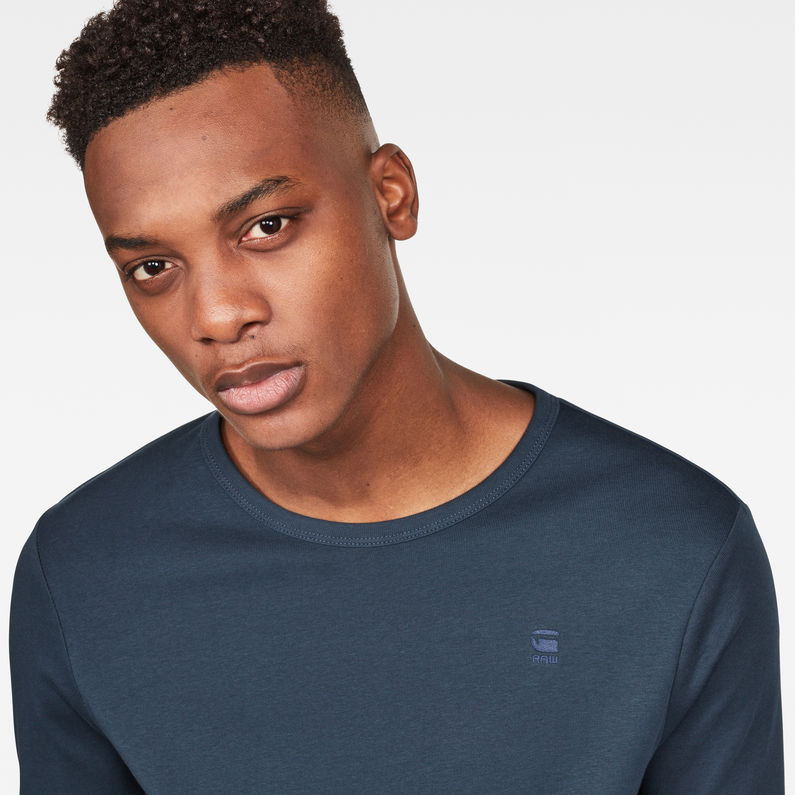G-Star RAW® Base Round Neck Long Sleeve T-Shirt Medium blue detail shot