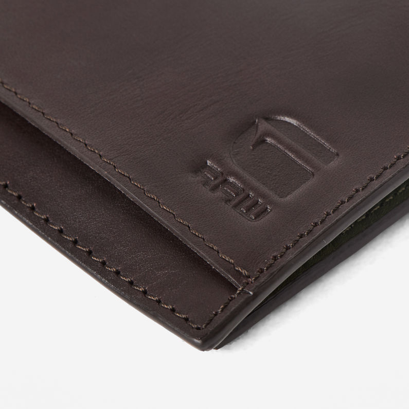 G-STAR® Grizzer CC Wallet Brown detail shot