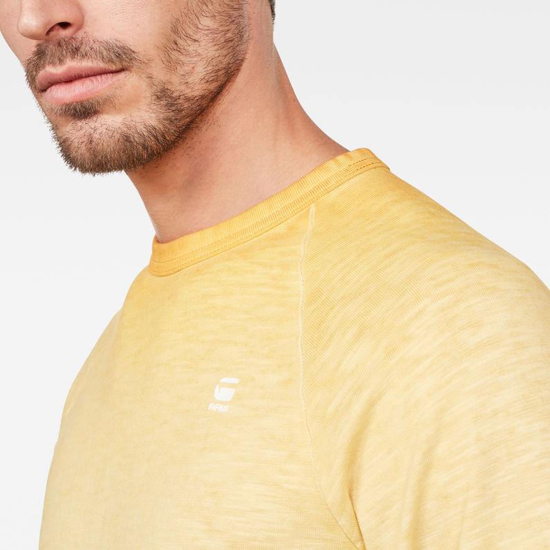 G-Star RAW® Camiseta Valtoras Overdyed Raglan Amarillo detail shot