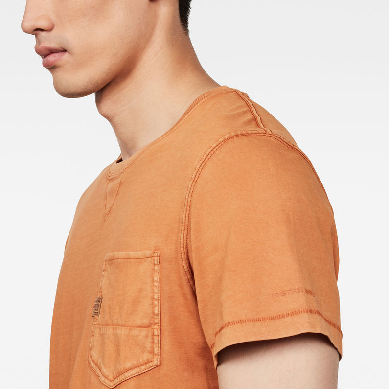 G-Star RAW® T-shirt Muon Pocket Brun detail shot