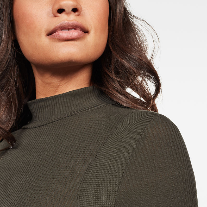 G-Star RAW® Traction Slim Body Funnel Top Grau detail shot
