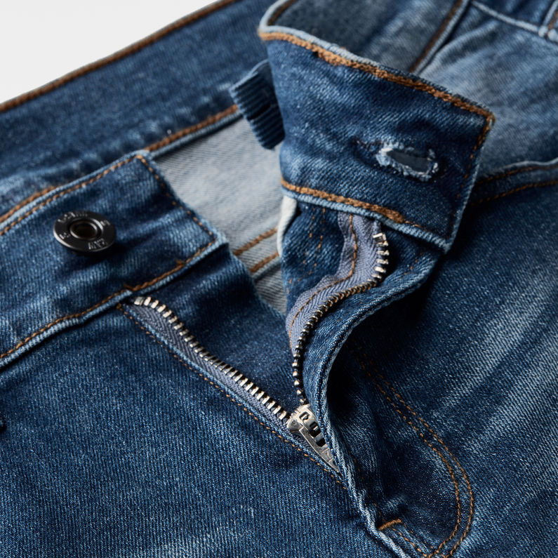 G-Star RAW® 3301 Slim Shorts Medium blue detail shot buckle