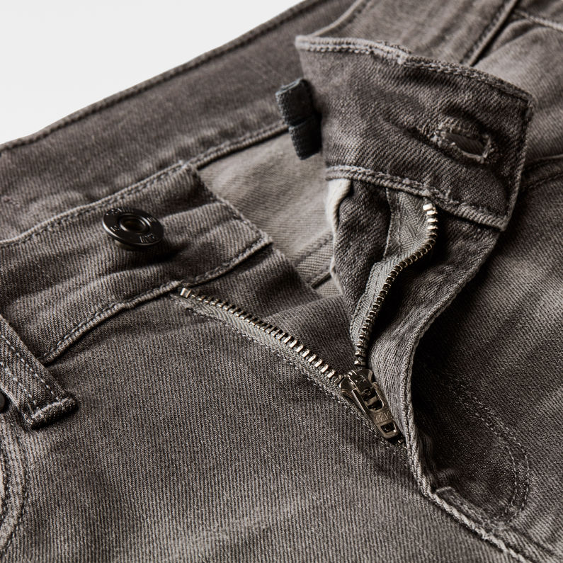 G-Star RAW® 3301 Skinny Shorts Grey detail shot buckle