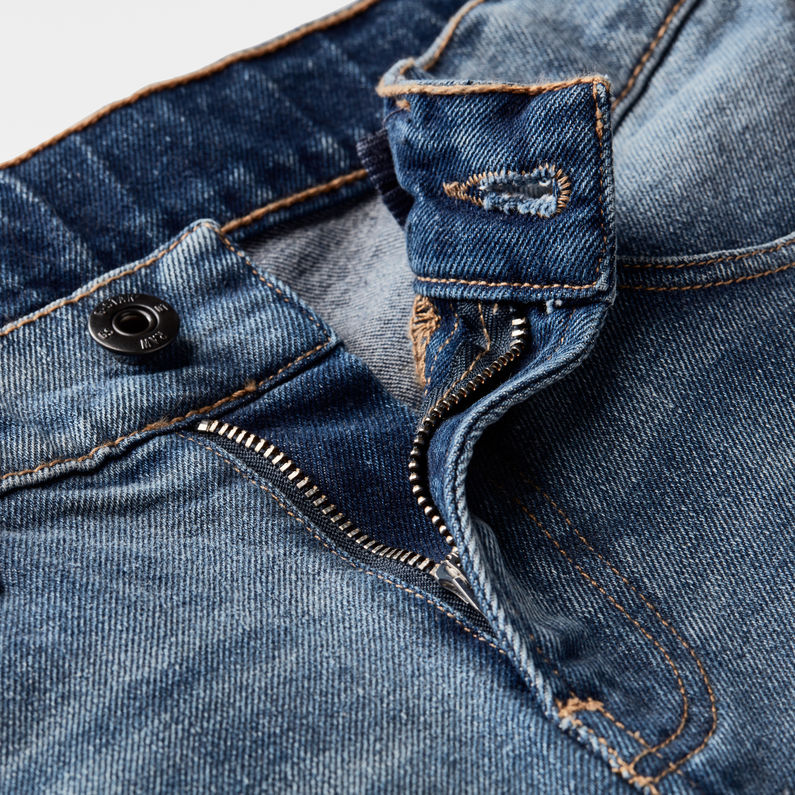 G-Star RAW® Arc Slim Shorts ミディアムブルー detail shot buckle