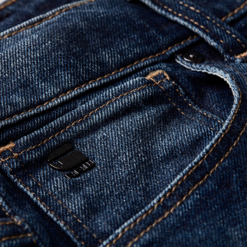 G-Star RAW® Arc Tapered Shorts Bleu foncé detail shot buckle