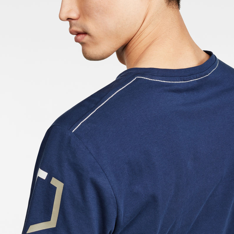 G-Star RAW® Sleeve Shield Print T-Shirt Dark blue detail shot
