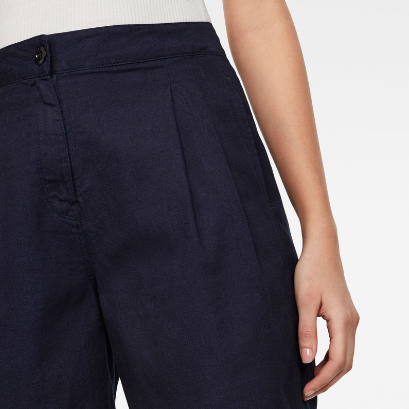 G-Star RAW® Pleated High Shorts Dark blue detail shot buckle