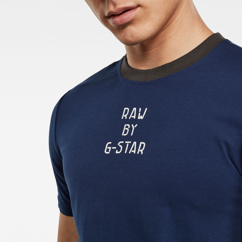 G-Star RAW® T-shirt Text GR Slim Bleu foncé detail shot
