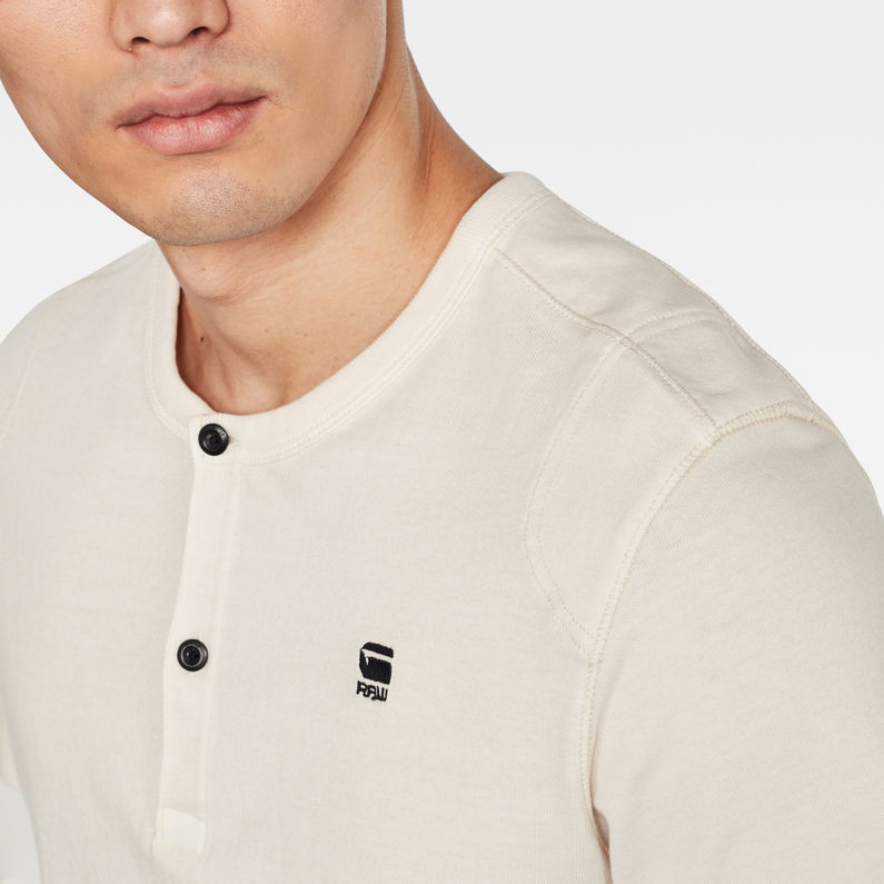 G-Star RAW® Blast Granddad T-Shirt Beige detail shot