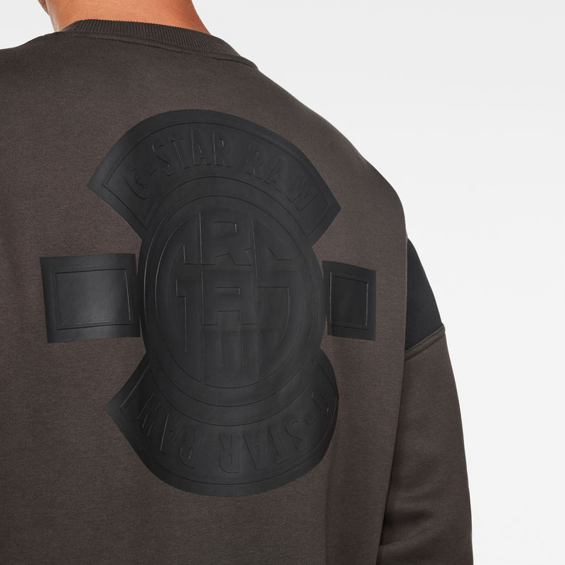 G-Star RAW® Sweat Drein Moto Badge Gris detail shot