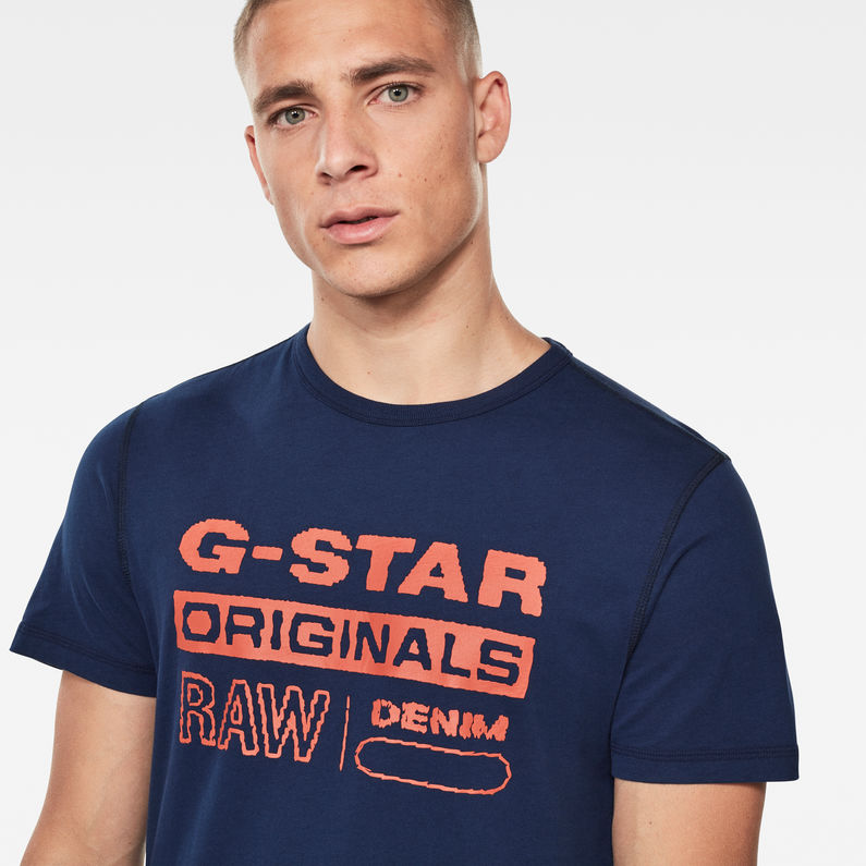 G-Star RAW® Wavy Logo Originals T-Shirt Dunkelblau detail shot
