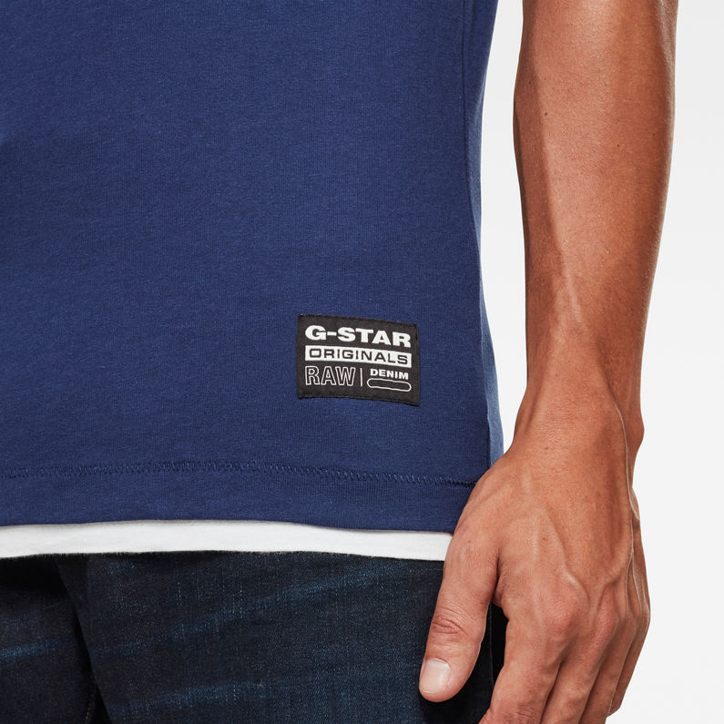 G-Star RAW® Felt Applique Logo Slim T-Shirt Dunkelblau detail shot