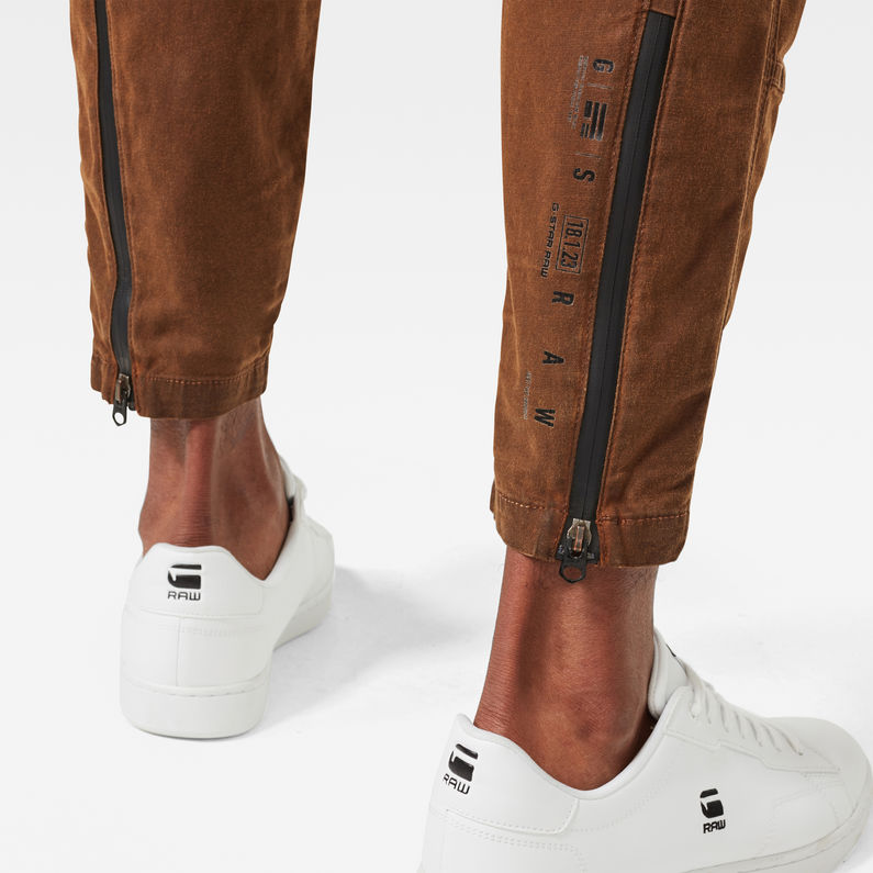 G-Star RAW® Fatigue Relaxed Tapered Hose Braun detail shot