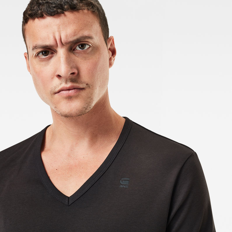 G-Star RAW® Basic V-Neck T-Shirt 2-Pack Noir detail shot
