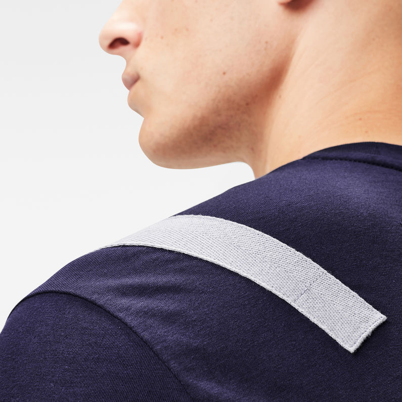 G-Star RAW® Shoulder Tape Reflective Logo T-Shirt ダークブルー detail shot