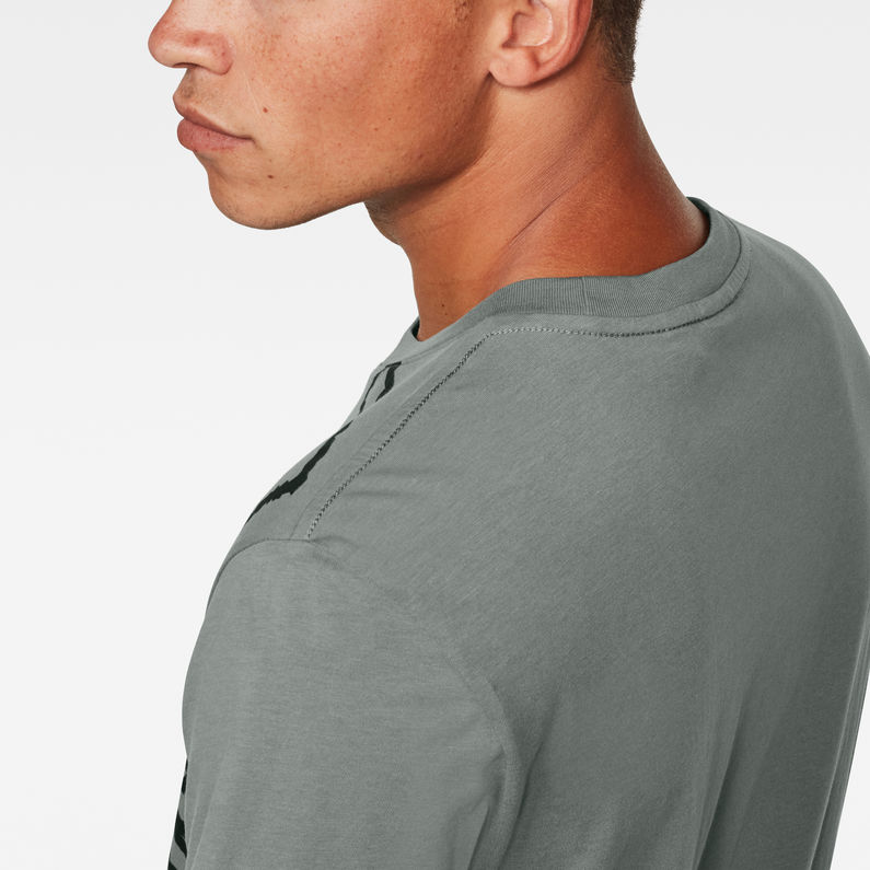 G-Star RAW® T-shirt RAW Vertical Logo Gris