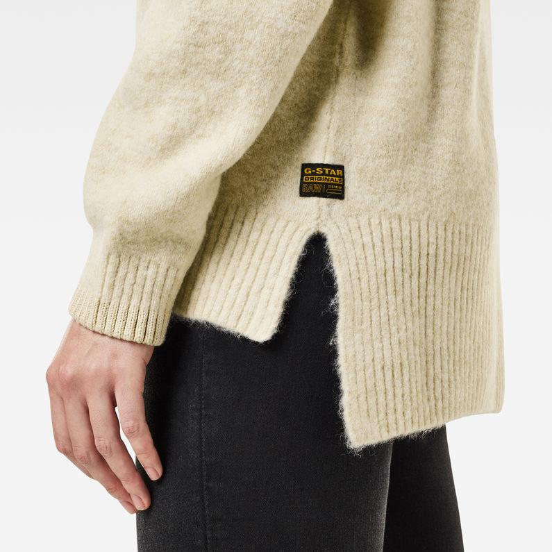 G-Star RAW® Laviox V-Neck Loose Knitted Sweater Beige detail shot