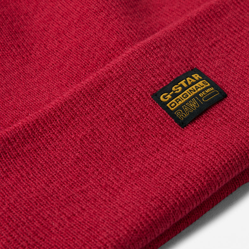 g-star-effo-long-beanie-red-detail-shot-buckle