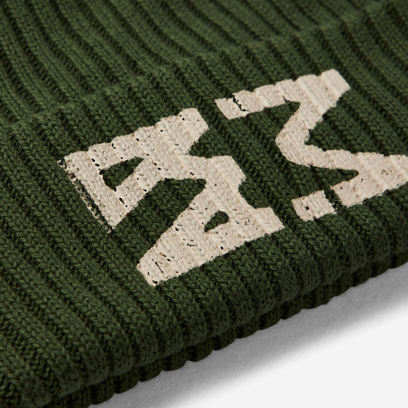 g-star-raw-reversible-beanie-green-detail-shot-buckle