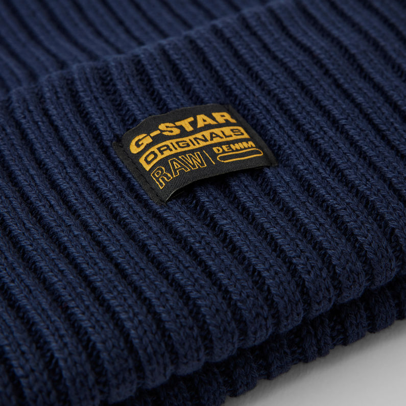 G-STAR® Rib Knit Beanie Donkerblauw detail shot buckle
