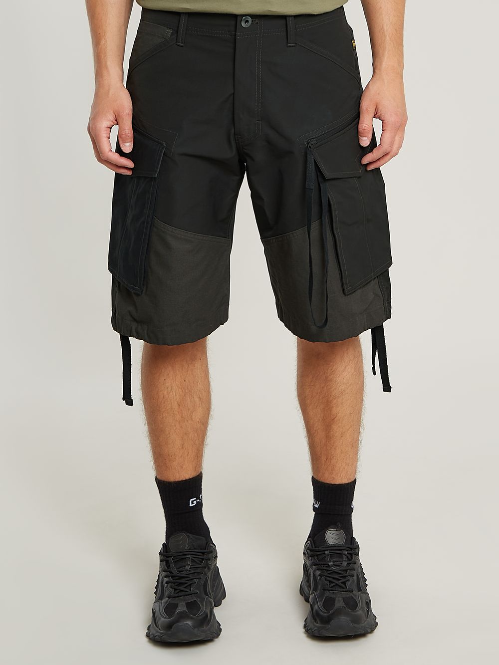 大人気【G-STAR】Rovic Zip Loose 1/2 Shorts 関税・送料込み G-Star Rovic Zip Loose 1/2 shorts Black | Dressinn